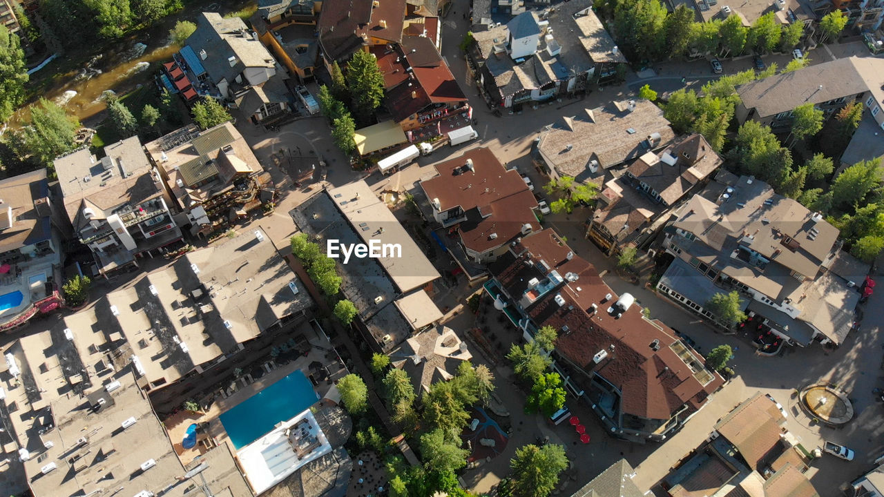 HIGH ANGLE VIEW OF RESIDENTIAL BUILDINGS IN CITY