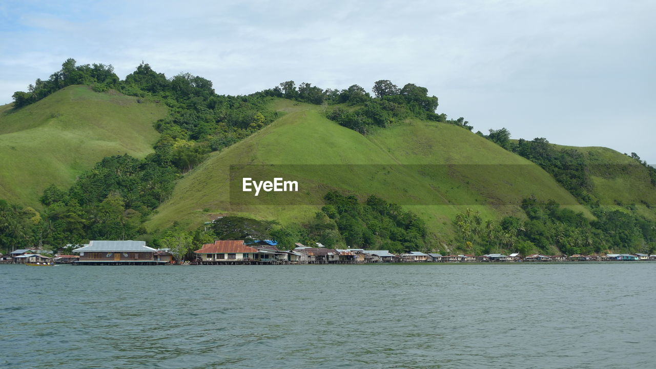 SCENIC VIEW OF SEA AND MOUNTAIN AGAINST SKY