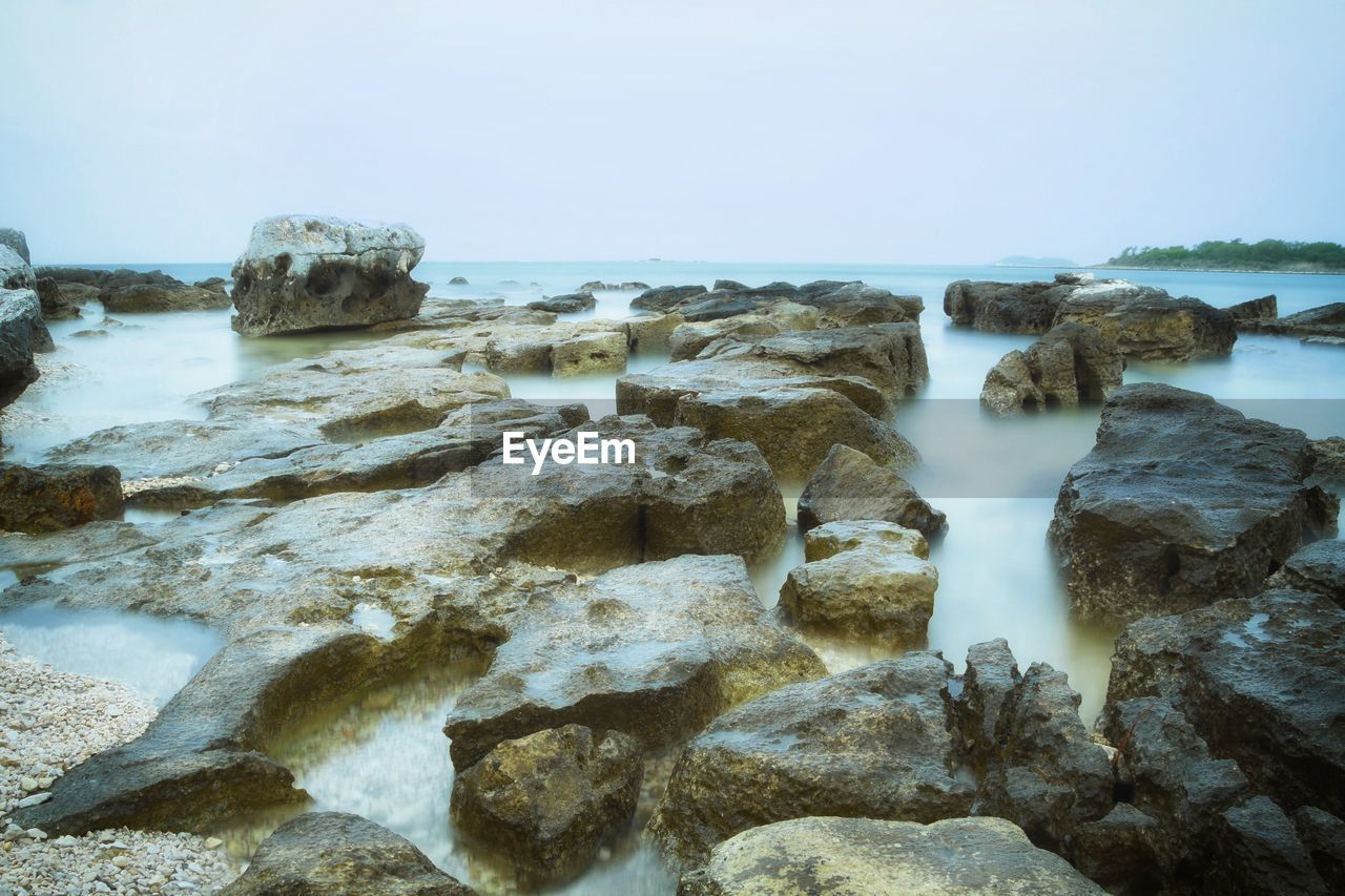 SCENIC VIEW OF SEA AGAINST CLEAR SKY