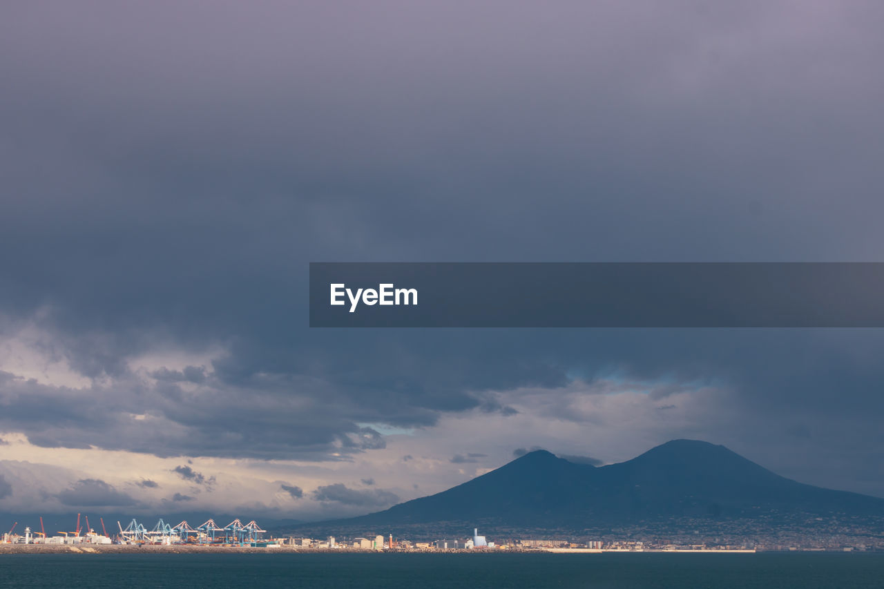 Scenic view of napoli harbor against sky