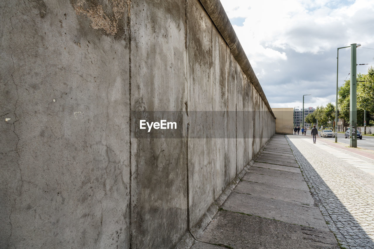 FOOTPATH BY WALL AGAINST BUILDINGS