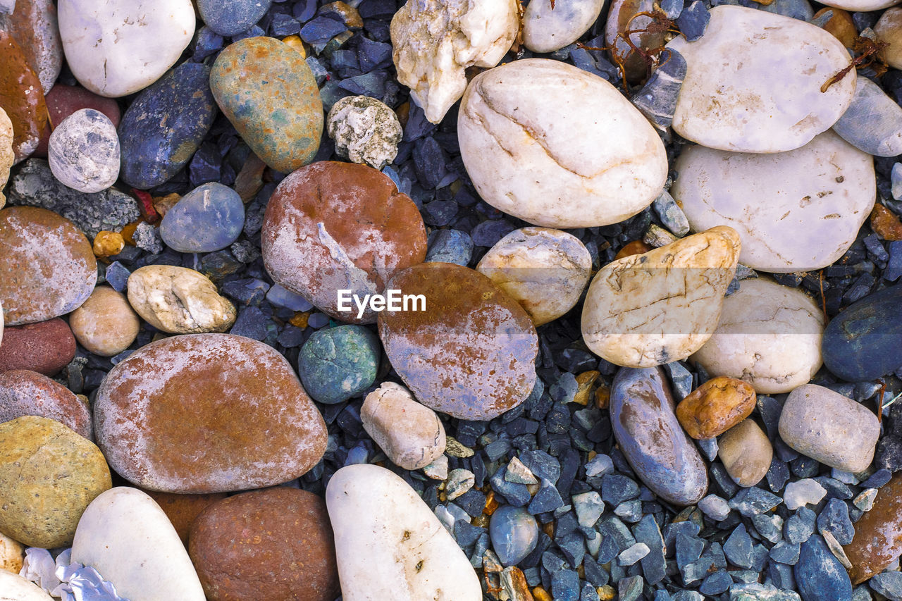 HIGH ANGLE VIEW OF STONES