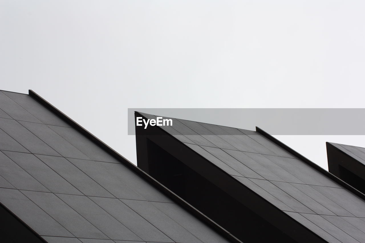 LOW ANGLE VIEW OF BUILDINGS AGAINST CLEAR SKY