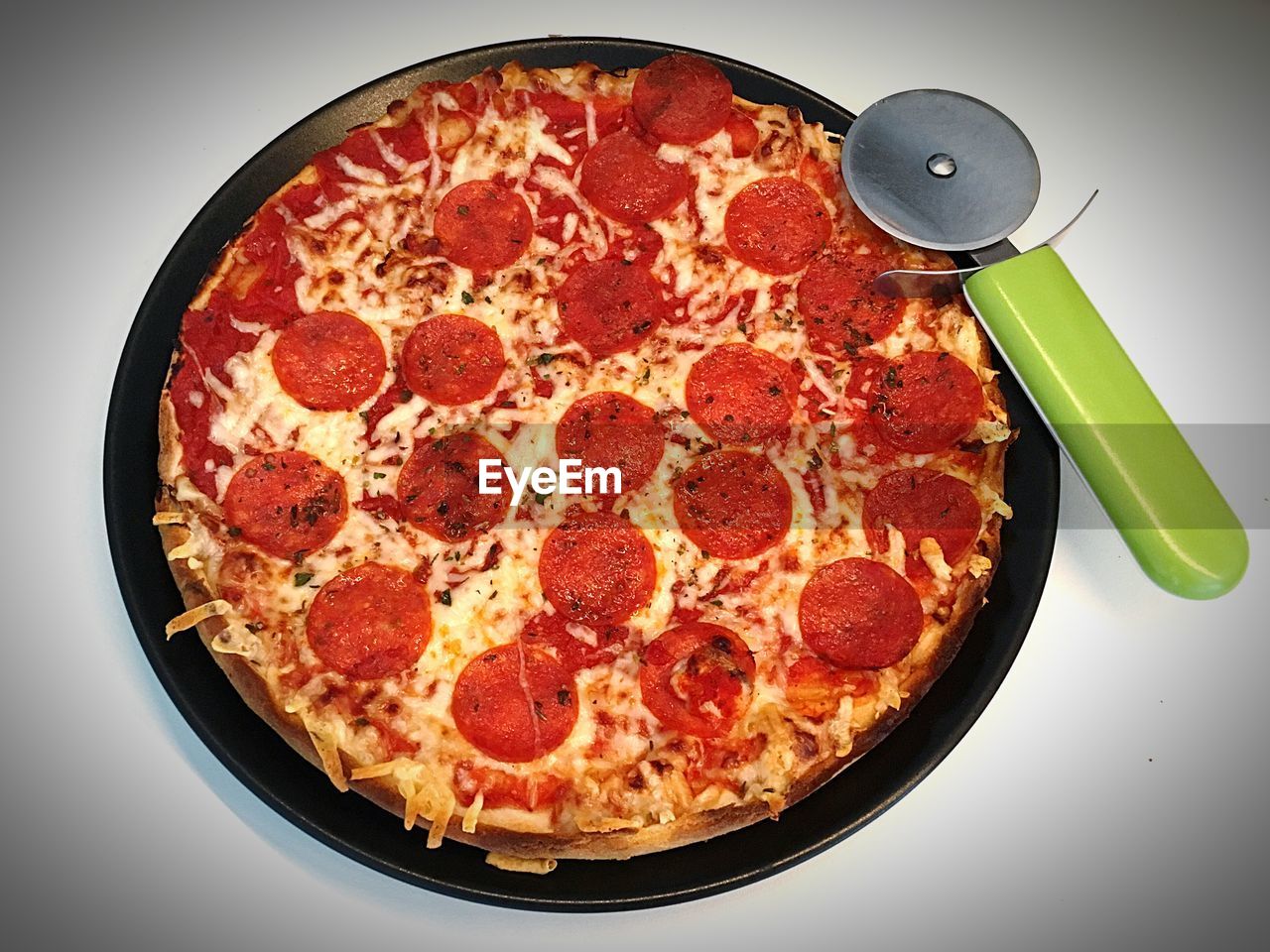 HIGH ANGLE VIEW OF PIZZA