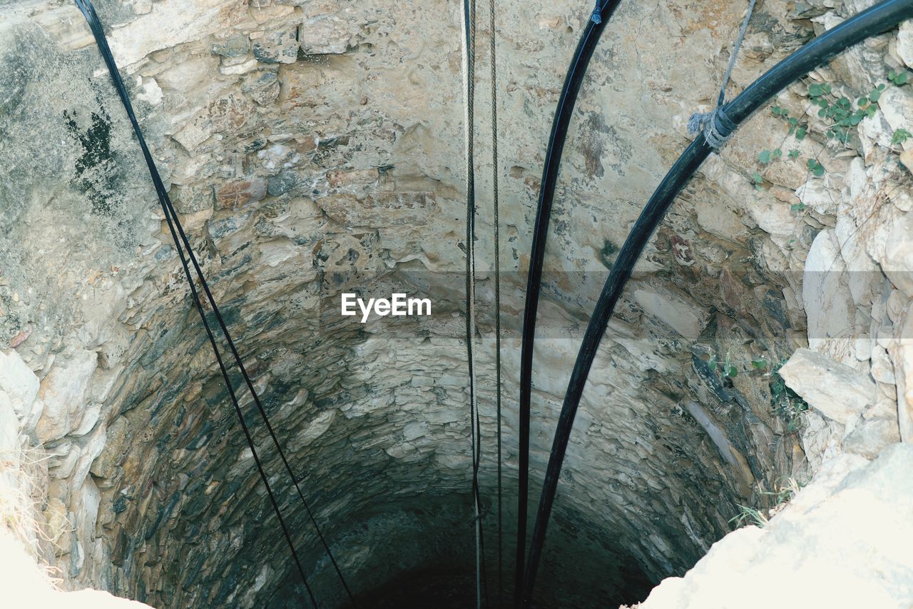 CLOSE-UP OF WATER FLOWING FROM ROCKS