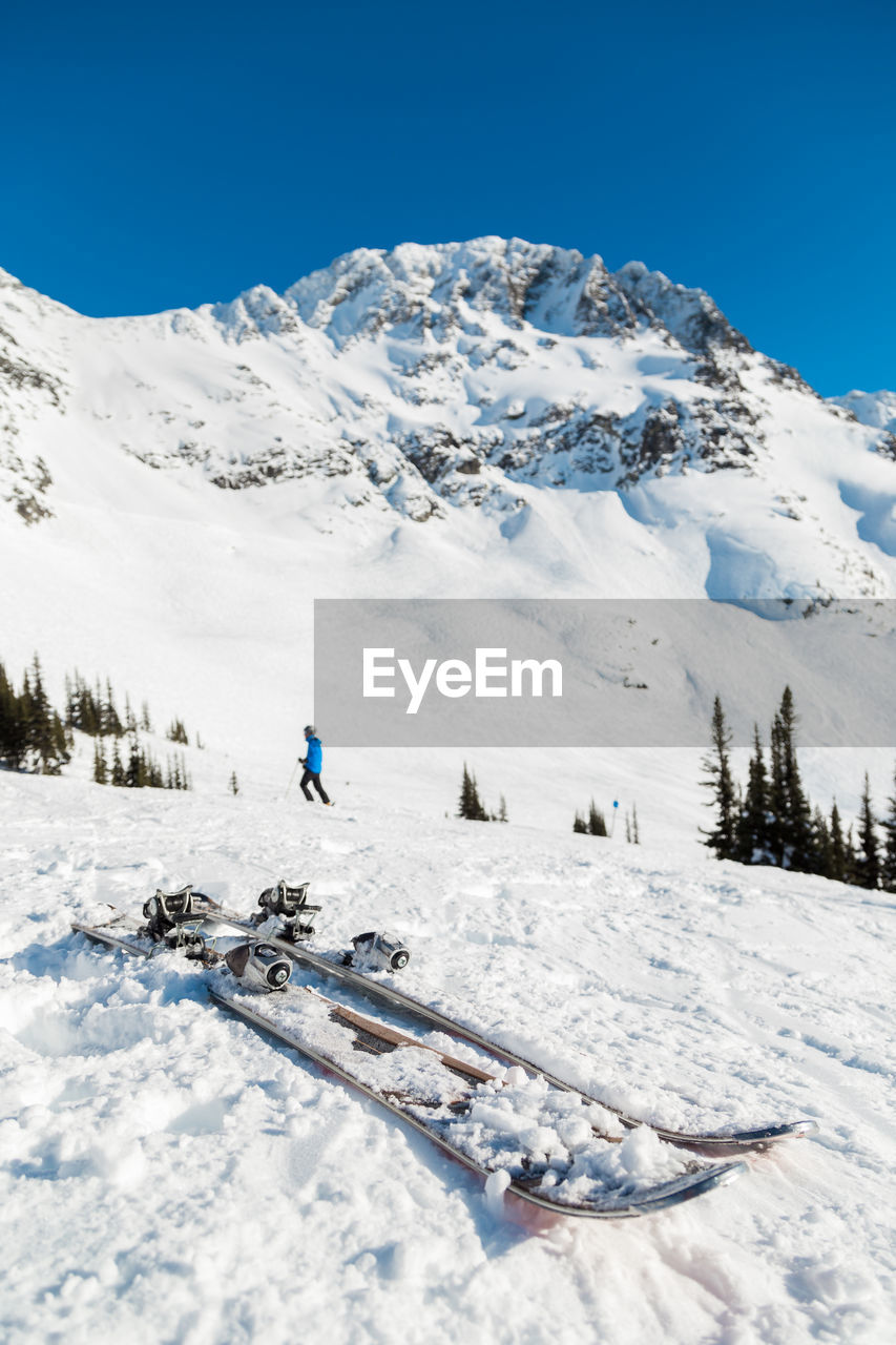 SCENIC VIEW OF SNOWCAPPED MOUNTAIN AGAINST SKY DURING WINTER