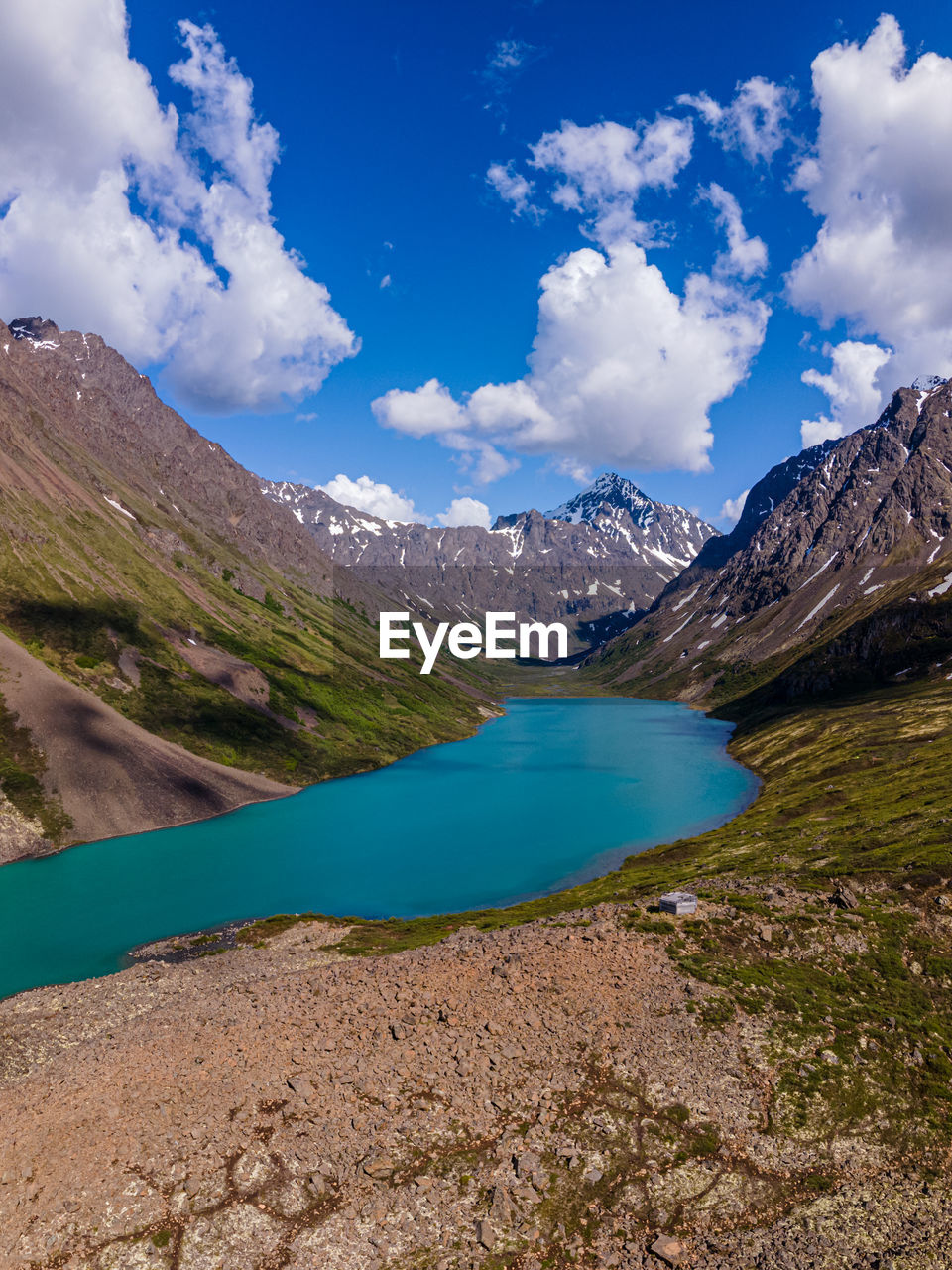 SCENIC VIEW OF LAKE BY MOUNTAINS AGAINST BLUE SKY