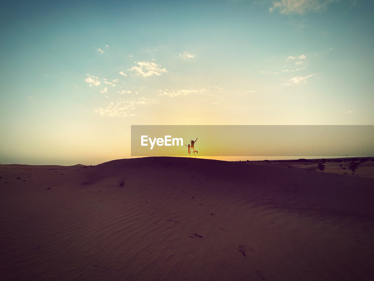 SCENIC VIEW OF DESERT AGAINST SKY