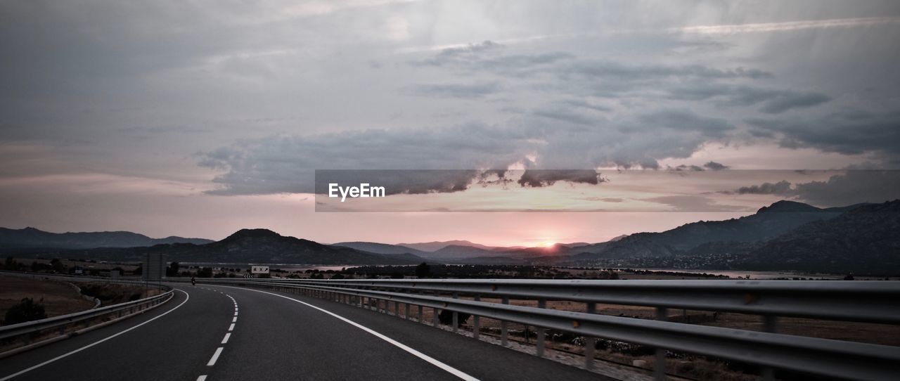 PANORAMIC VIEW OF LANDSCAPE AGAINST SKY