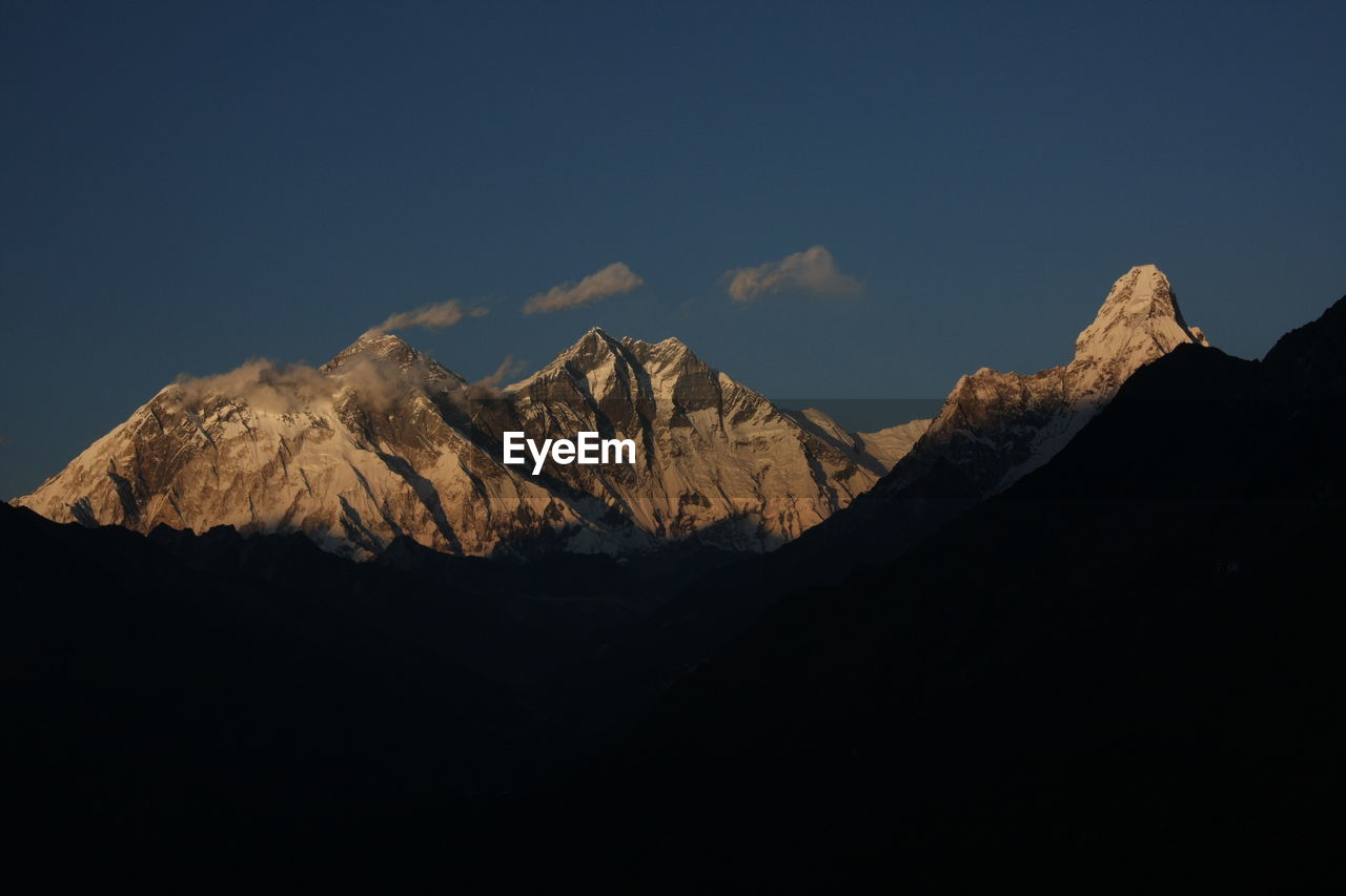 Scenic view of mountains against sky mit. everest