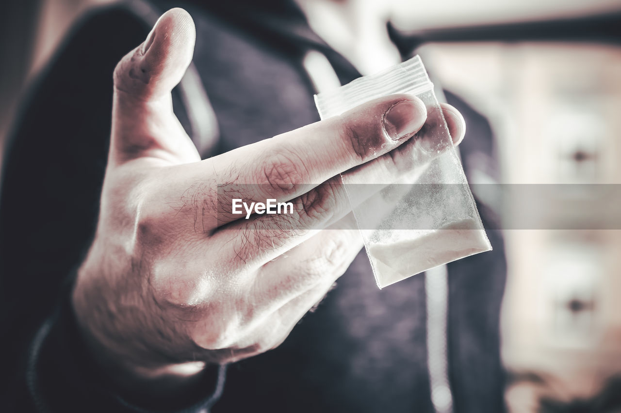 CLOSE-UP OF PERSON HOLDING PAPER