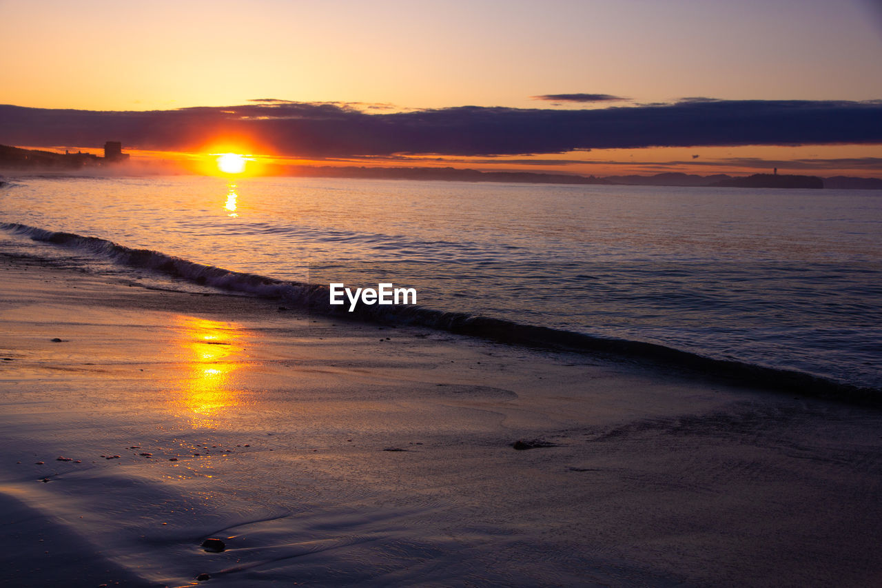 SCENIC VIEW OF SUNSET OVER SEA