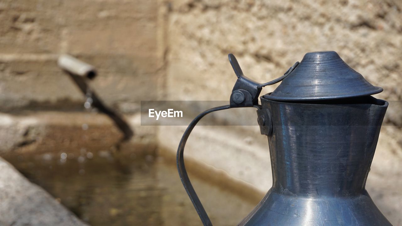 CLOSE-UP OF WATER PIPE ON WALL