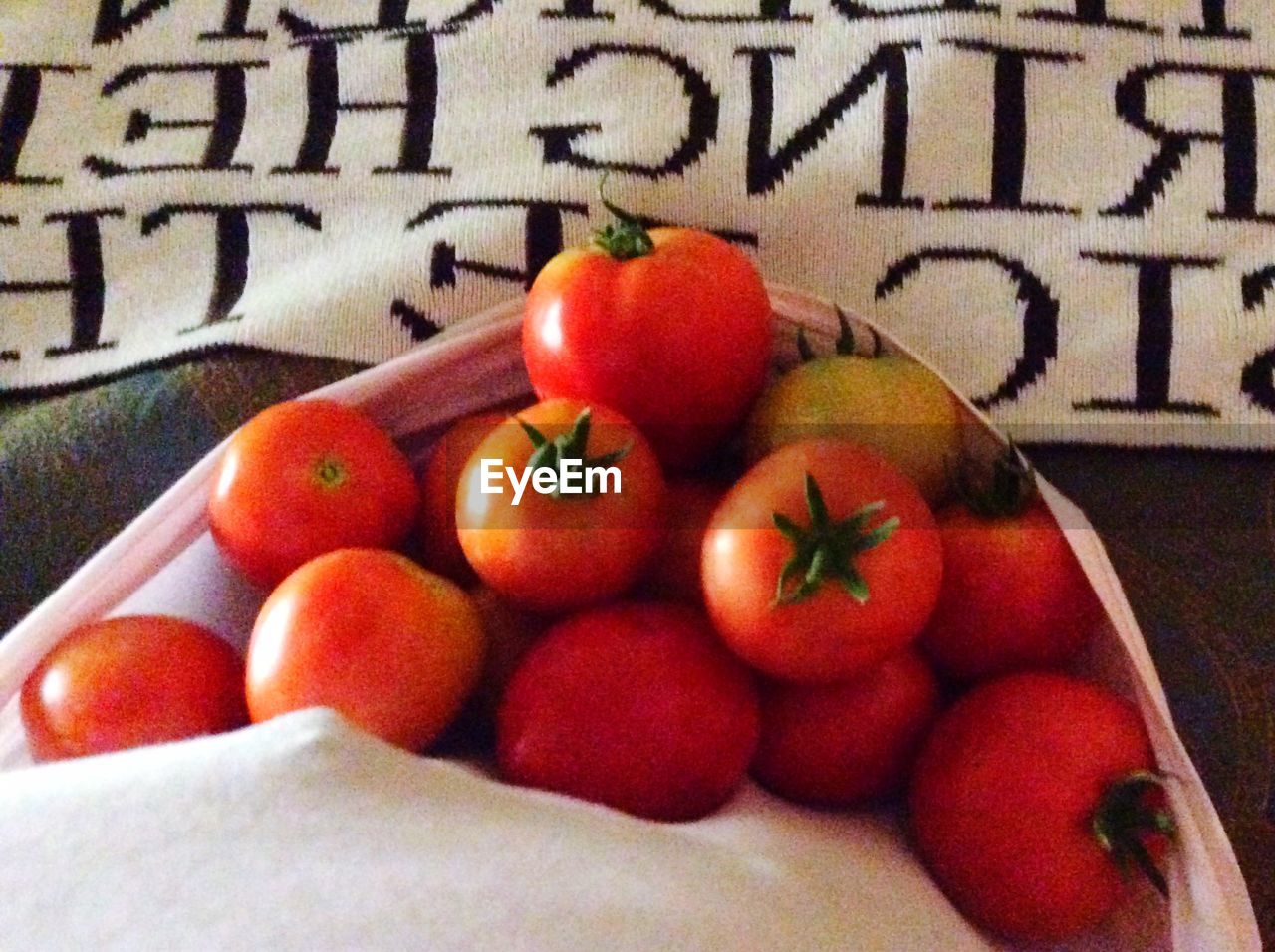 CLOSE-UP OF FRUITS IN CONTAINER