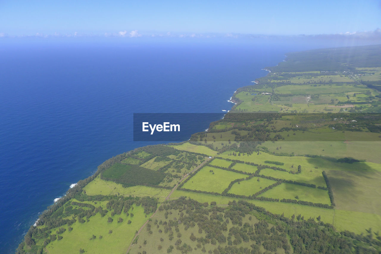 AERIAL VIEW OF AGRICULTURAL FIELD AGAINST SKY