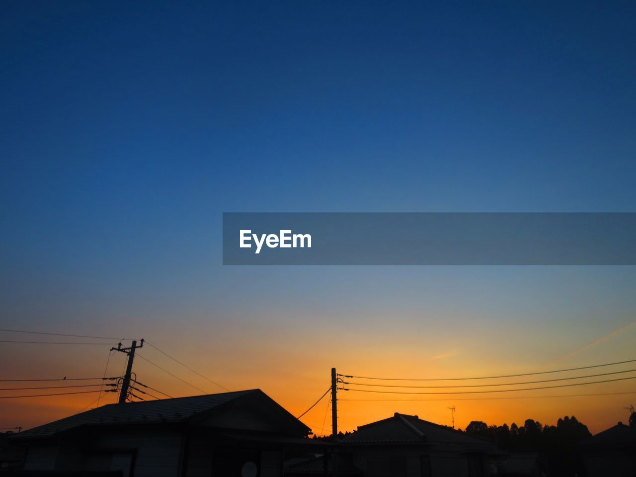 LOW ANGLE VIEW OF SILHOUETTE ELECTRICITY PYLON AGAINST SKY