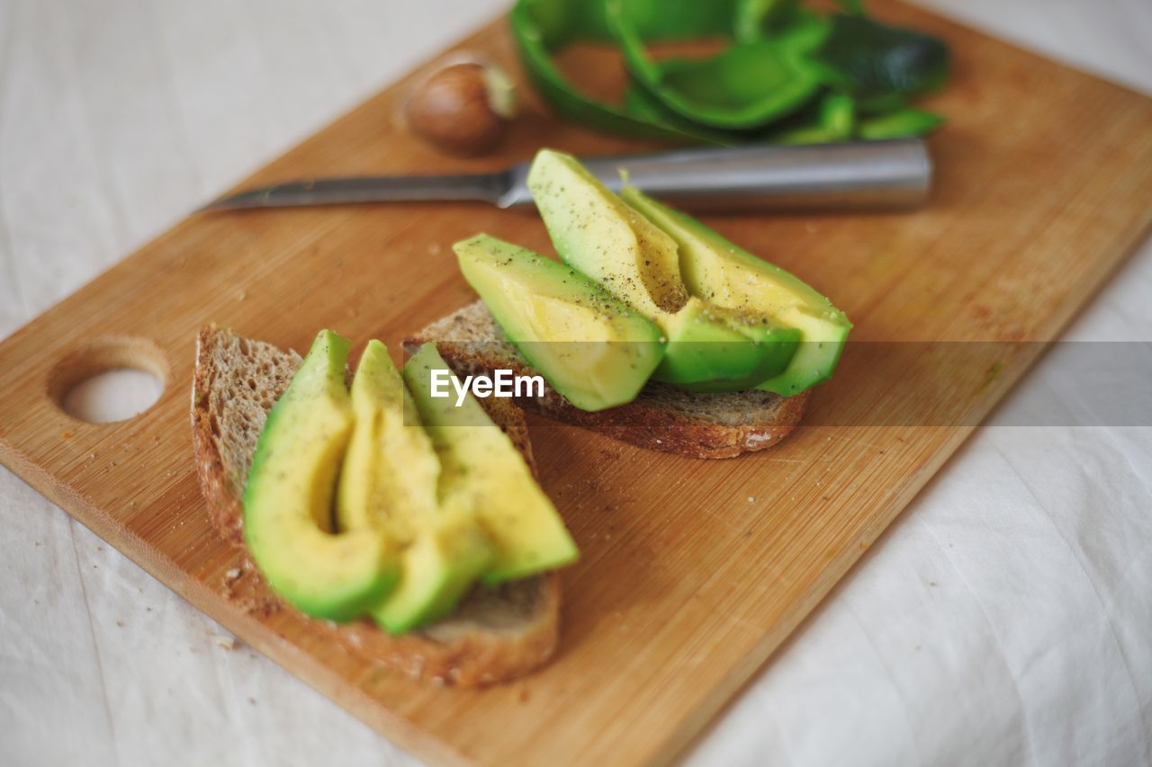 HIGH ANGLE VIEW OF BREAKFAST ON TABLE