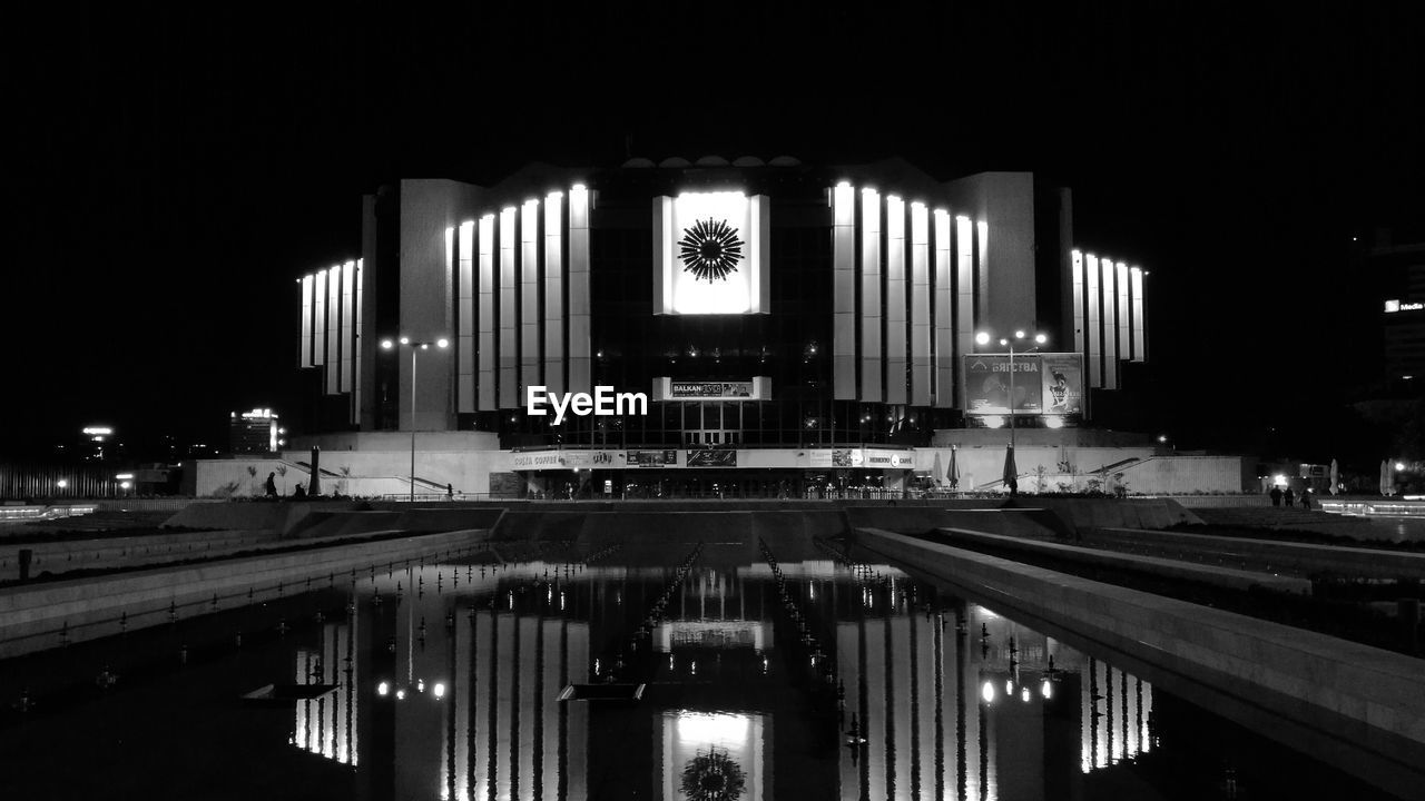 ILLUMINATED MODERN BUILDING AT NIGHT