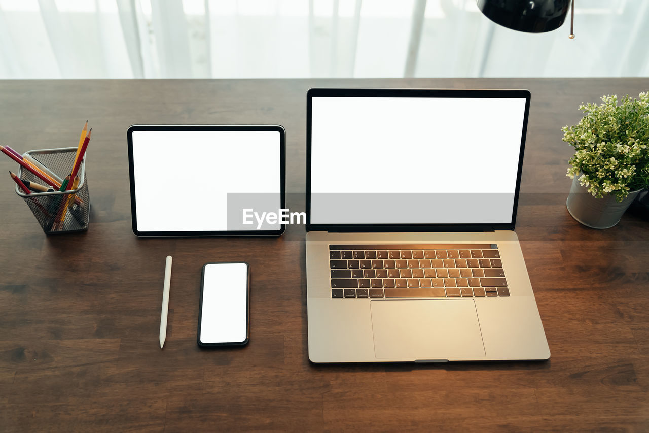 VIEW OF LAPTOP AND TABLE