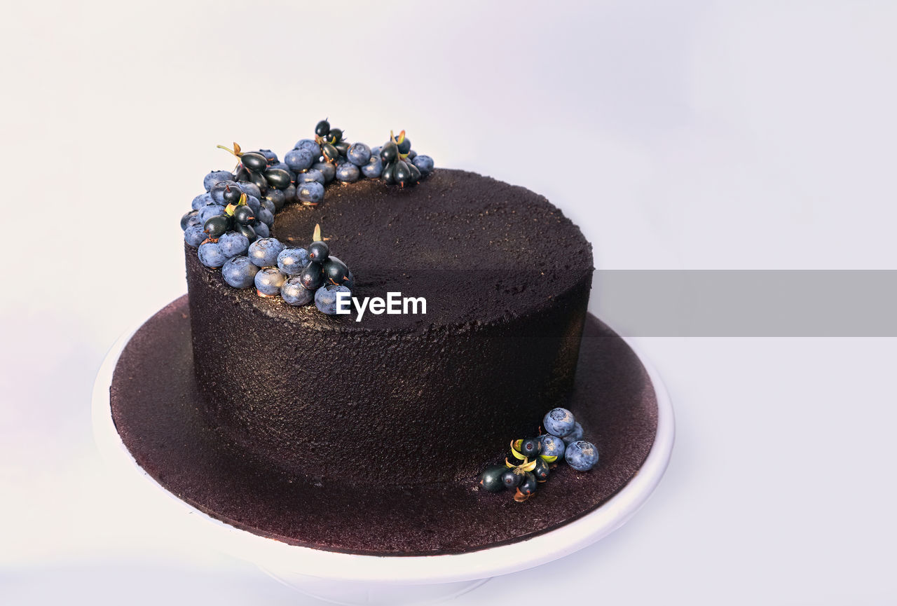 sweet food, sweet, cake, chocolate cake, dessert, chocolate, food and drink, food, baked, birthday cake, freshness, sachertorte, icing, flourless chocolate cake, unhealthy eating, purple, fruit, no people, blueberry, temptation, blue