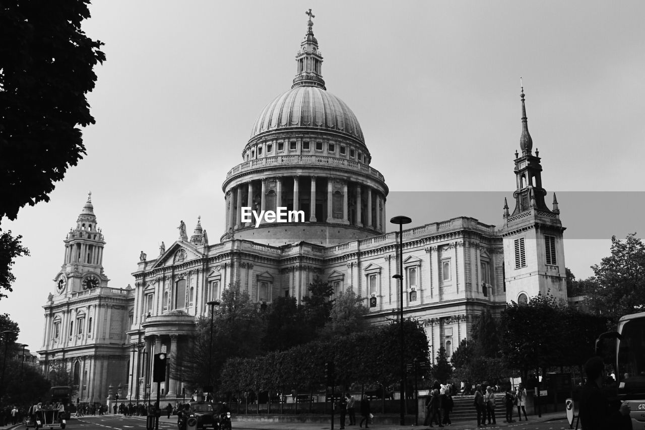 St paul cathedral against sky