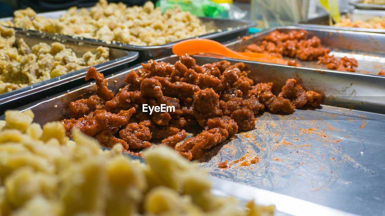 HIGH ANGLE VIEW OF FOOD ON TABLE