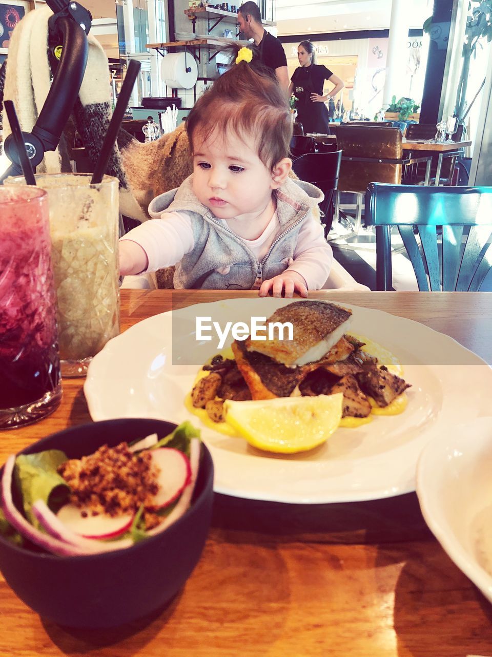 HIGH ANGLE VIEW OF FOOD ON TABLE