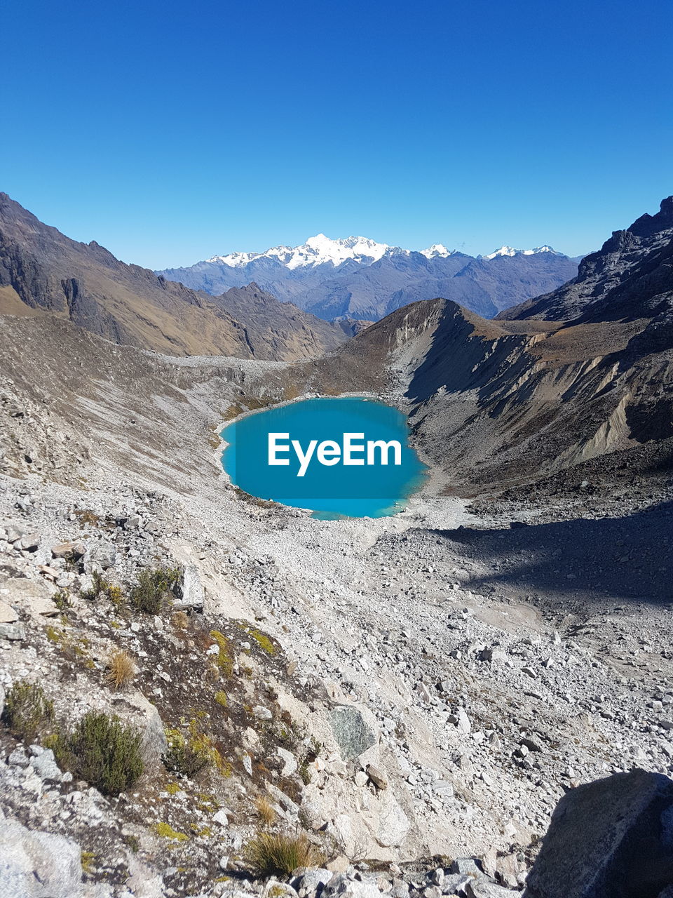 SCENIC VIEW OF LAKE AGAINST MOUNTAIN RANGE