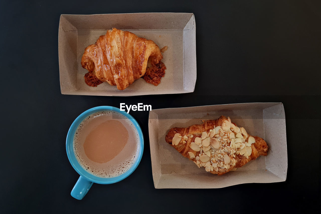 HIGH ANGLE VIEW OF BREAKFAST SERVED IN PLATE