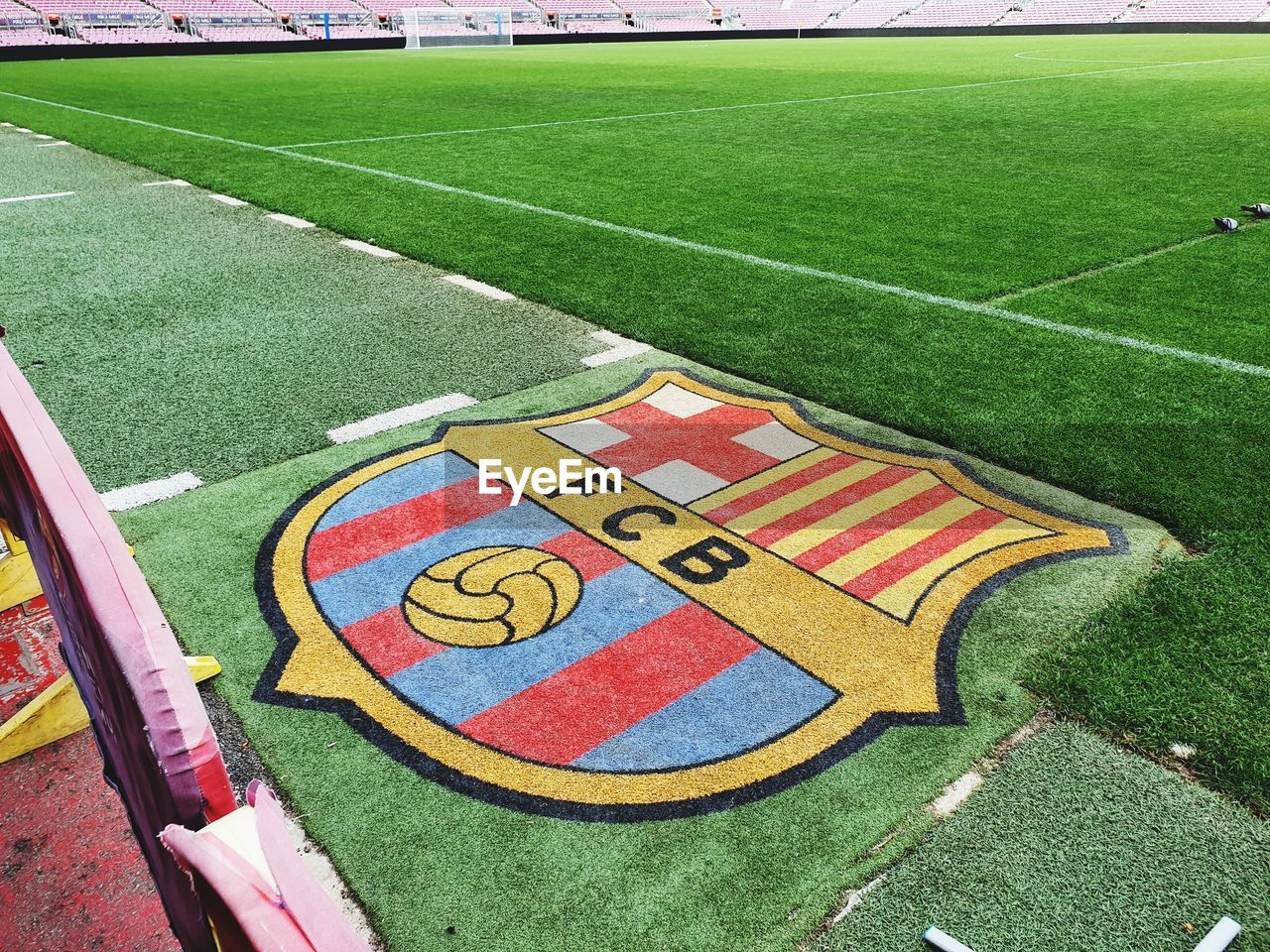 HIGH ANGLE VIEW OF SOCCER BALL ON FIELD