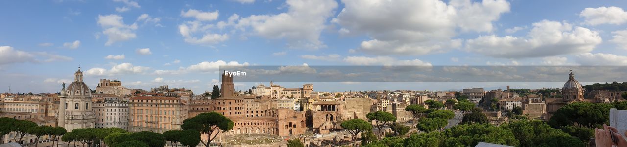 PANORAMIC VIEW OF BUILDINGS IN CITY