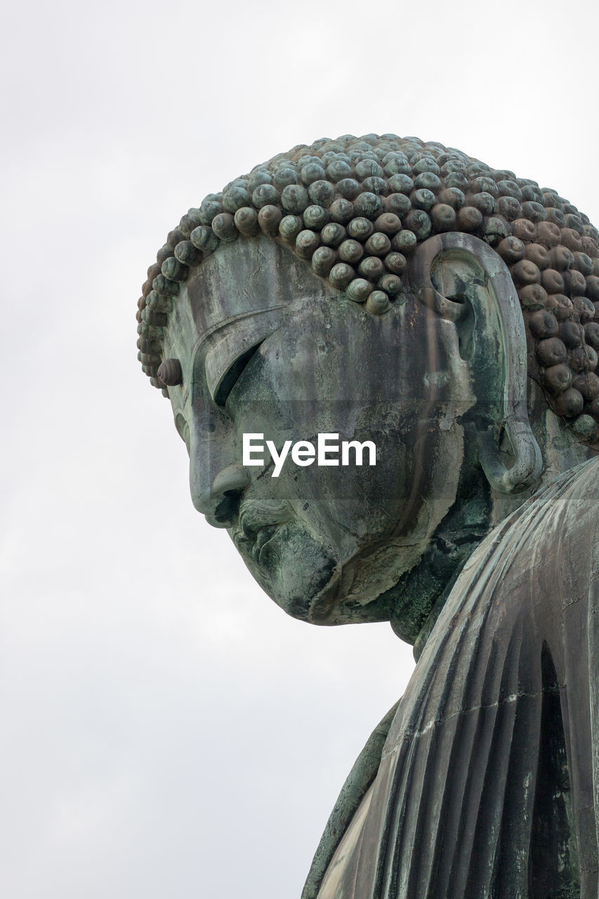 CLOSE-UP OF STATUE