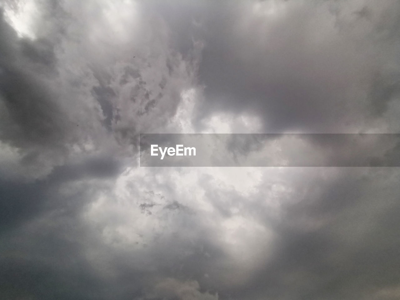 LOW ANGLE VIEW OF CLOUDY SKY