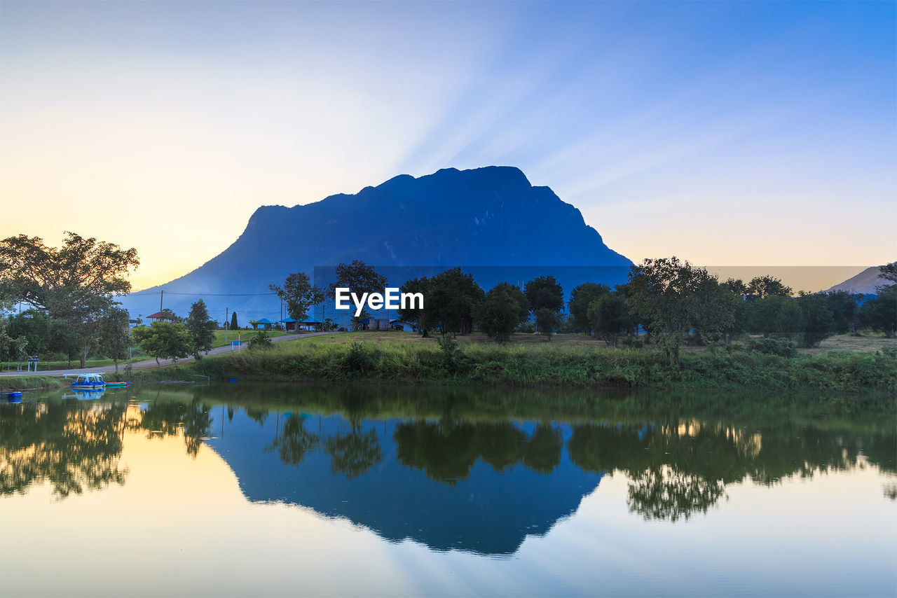 SCENIC VIEW OF LAKE AND TREES AGAINST SKY