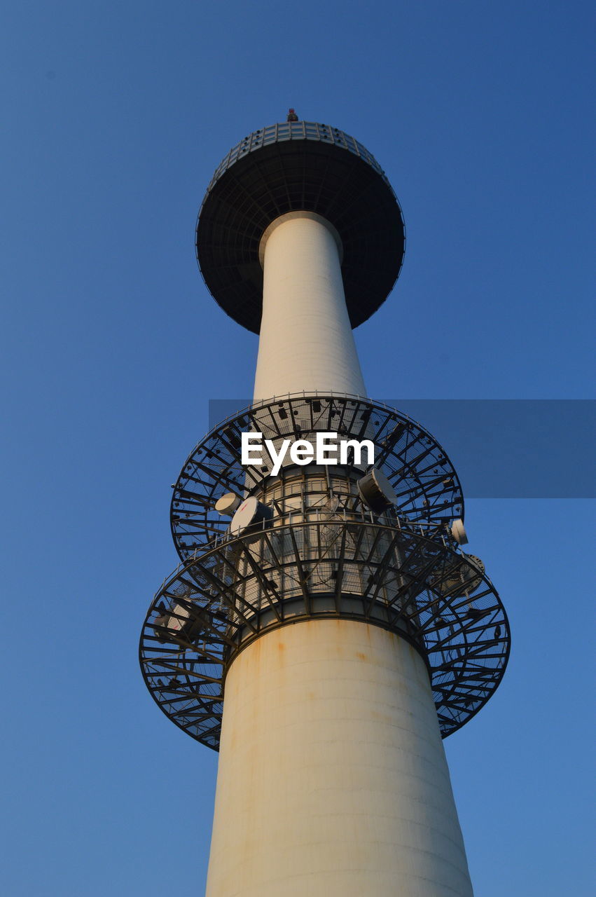 LOW ANGLE VIEW OF WATER TOWER AGAINST BLUE SKY