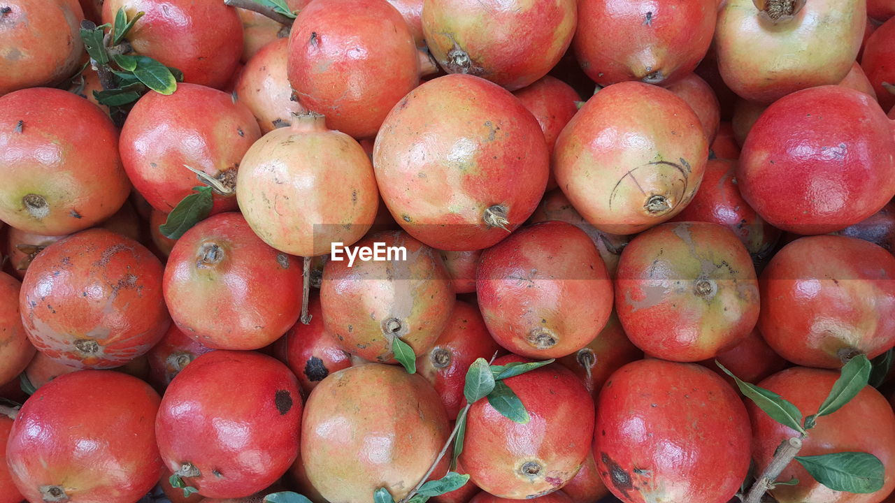 FULL FRAME SHOT OF STRAWBERRIES