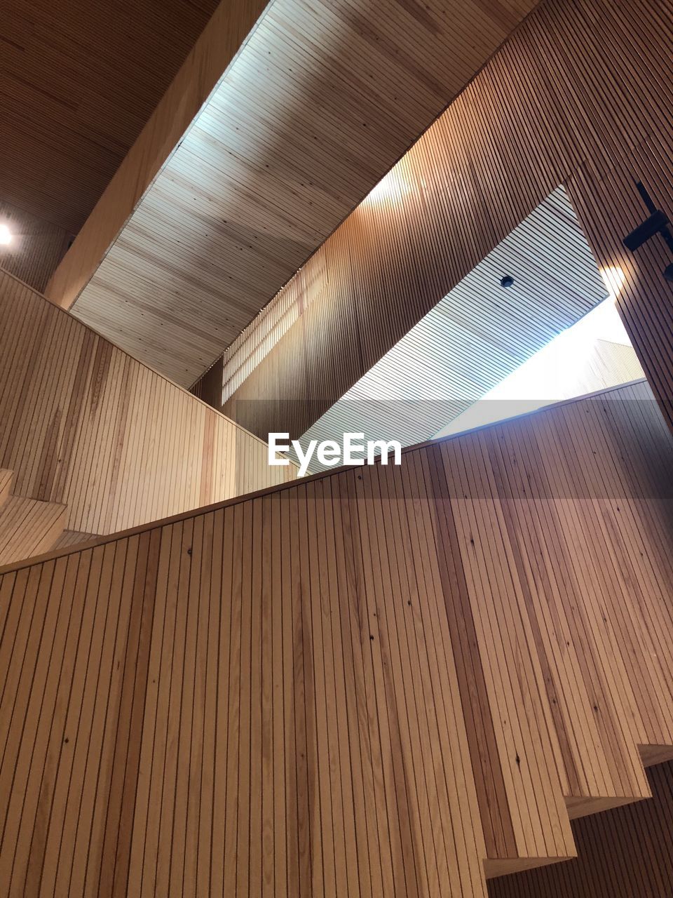 LOW ANGLE VIEW OF CEILING OF WOODEN FLOOR