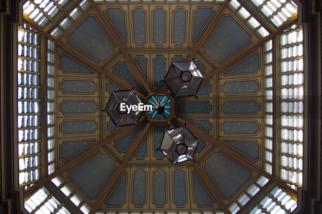 LOW ANGLE VIEW OF CEILING OF MOSQUE