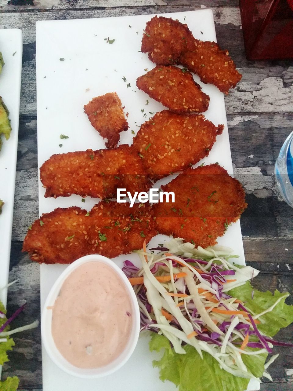 CLOSE-UP OF FOOD IN PLATE