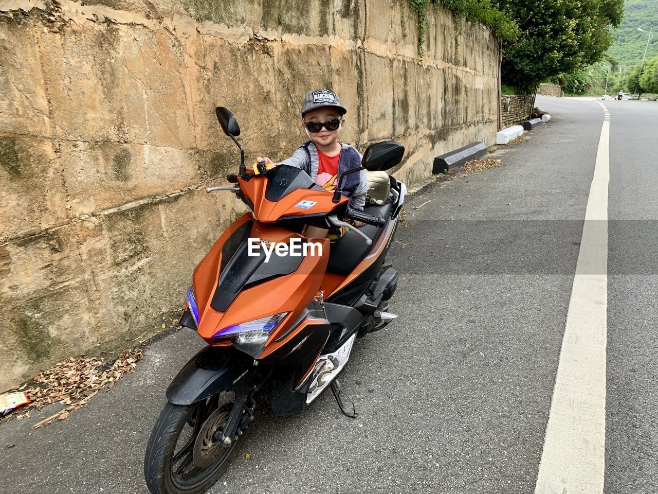 PORTRAIT OF WOMAN RIDING MOTORCYCLE