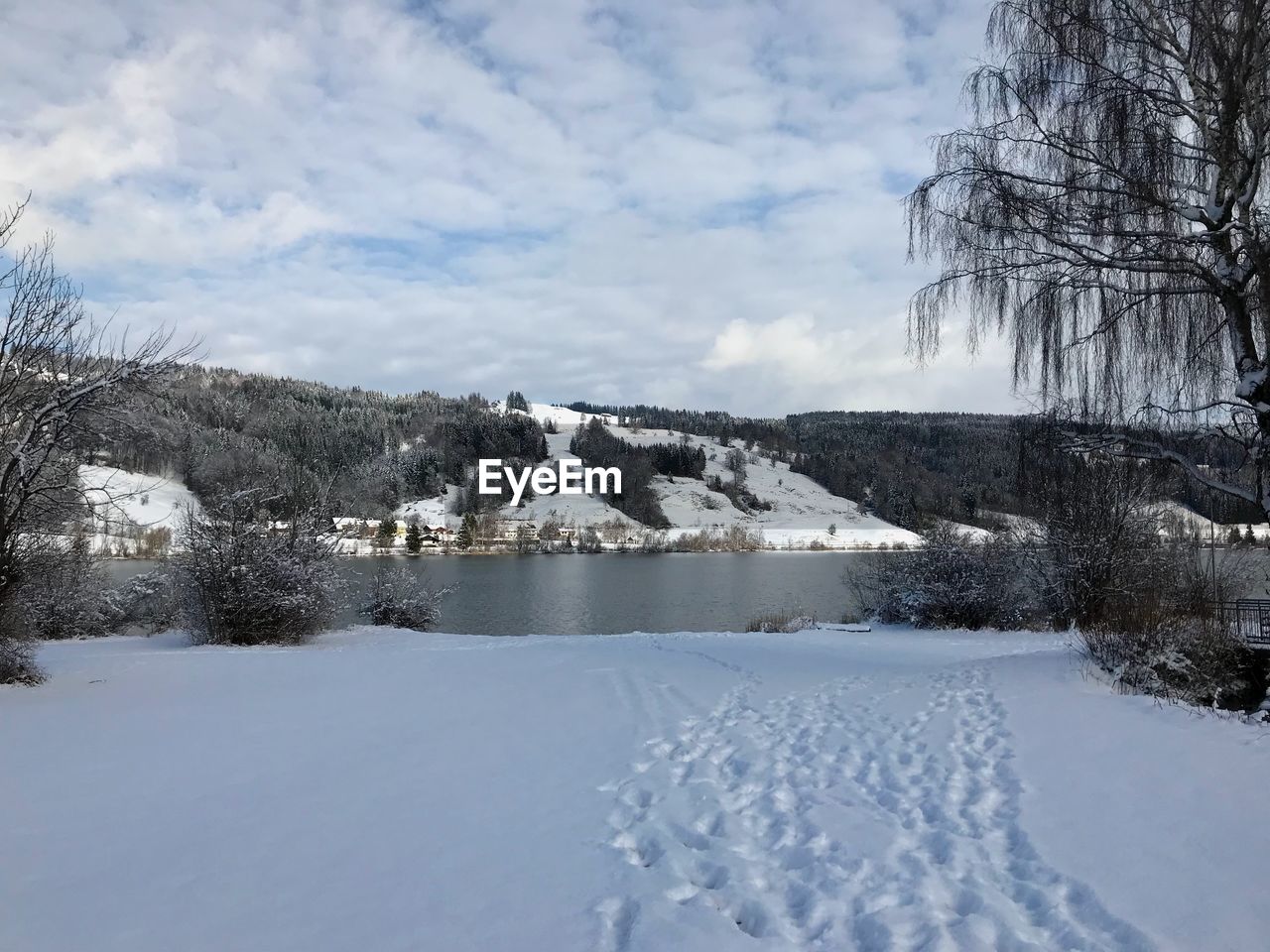 SNOWCAPPED LANDSCAPE AGAINST SKY