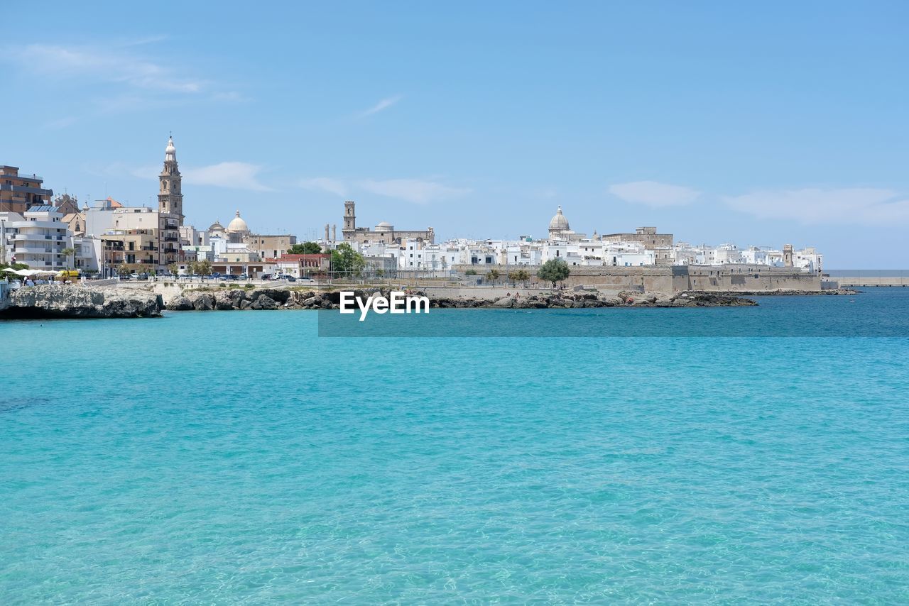 VIEW OF BUILDINGS AT WATERFRONT