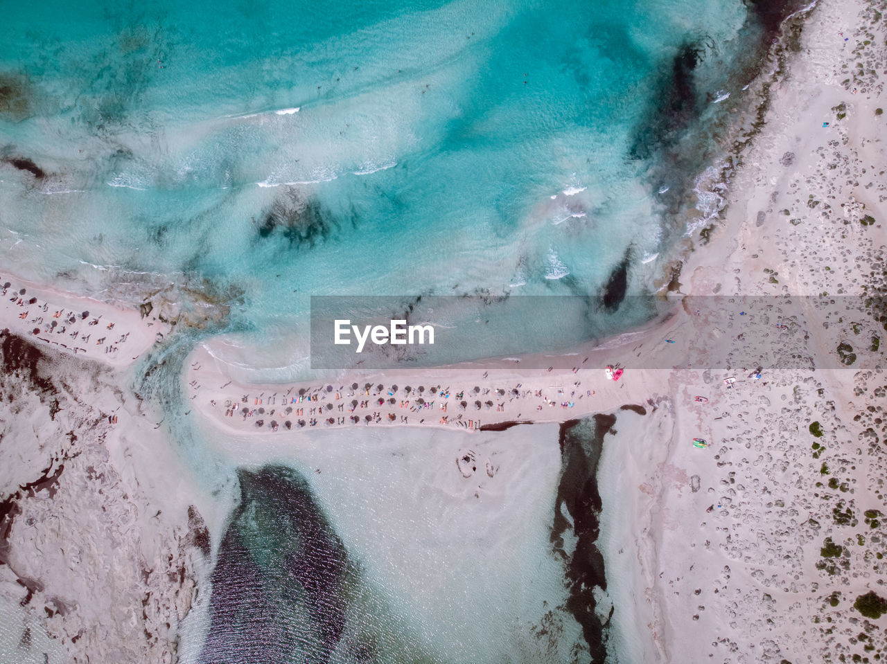 HIGH ANGLE VIEW OF ICE ON SEA