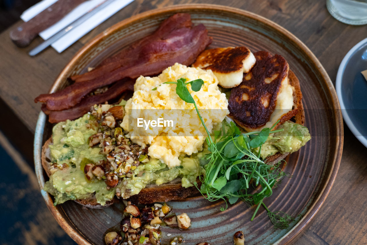 HIGH ANGLE VIEW OF BREAKFAST