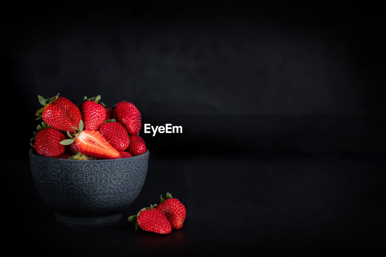 CLOSE-UP OF STRAWBERRIES IN BOWL