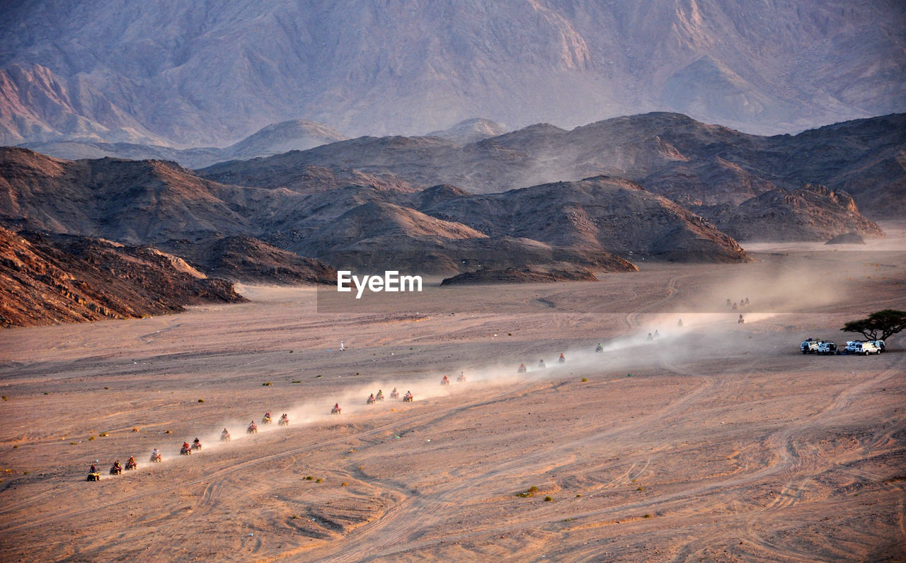 SCENIC VIEW OF DESERT AGAINST MOUNTAIN RANGE