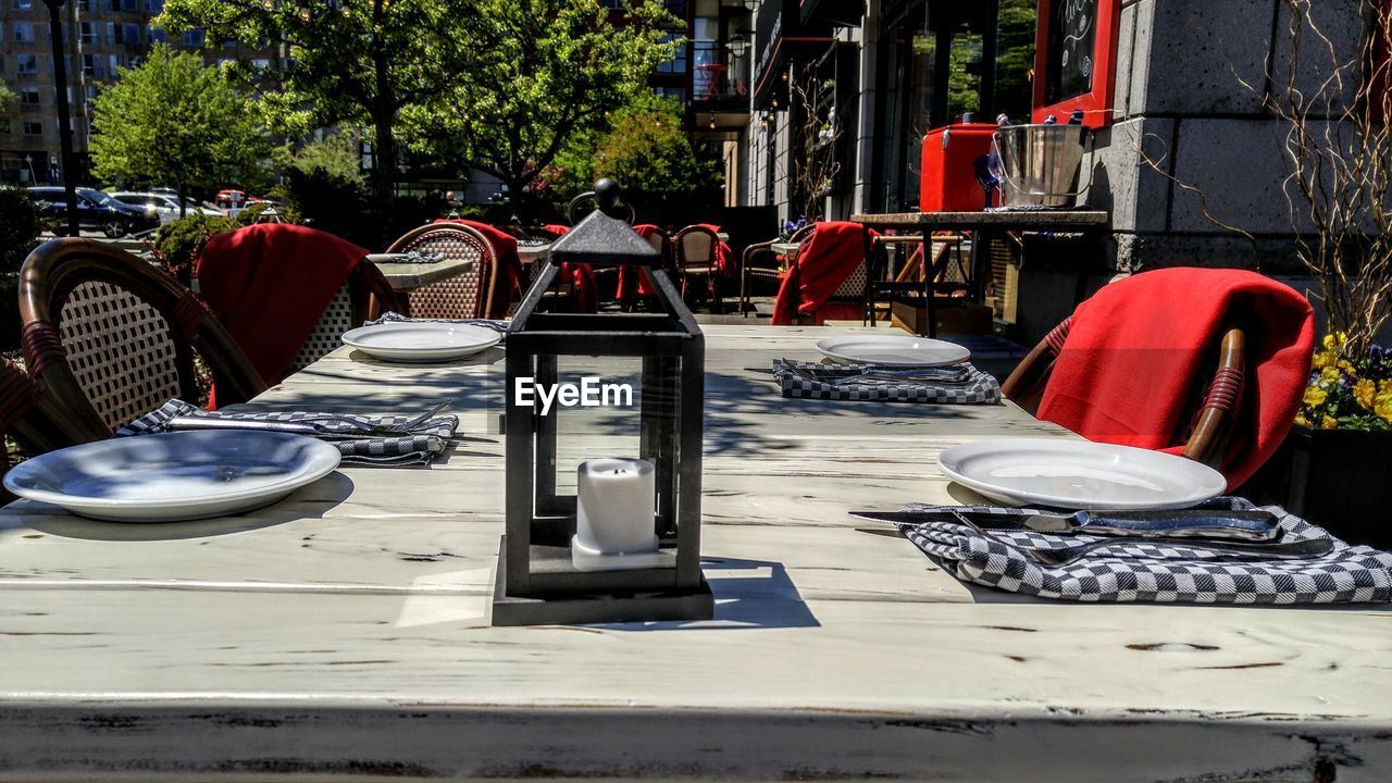 CHAIRS AND TABLE BY SIDEWALK