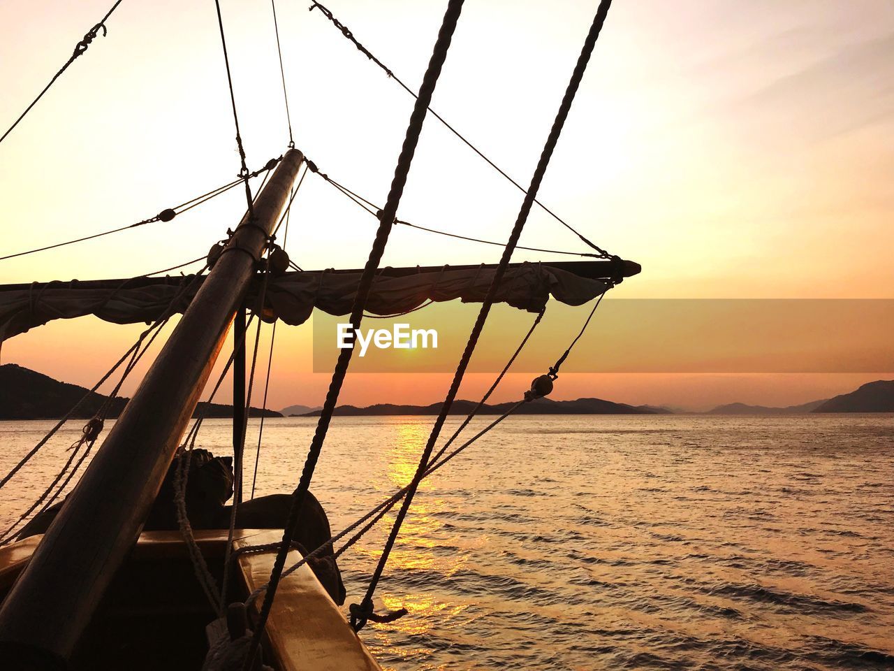 SILHOUETTE BOAT AGAINST SKY DURING SUNSET