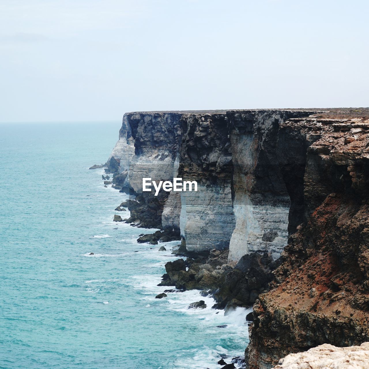 SCENIC VIEW OF ROCK FORMATION IN SEA AGAINST SKY