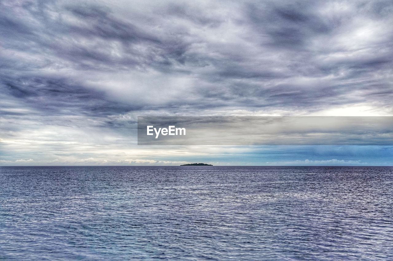 IDYLLIC SHOT OF SEA AGAINST SKY